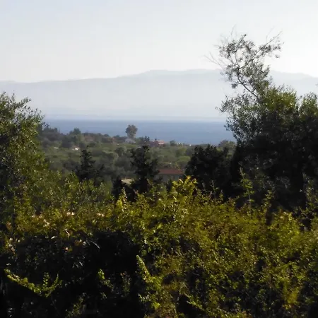 Сasa de vacaciones Estate Roumanádes